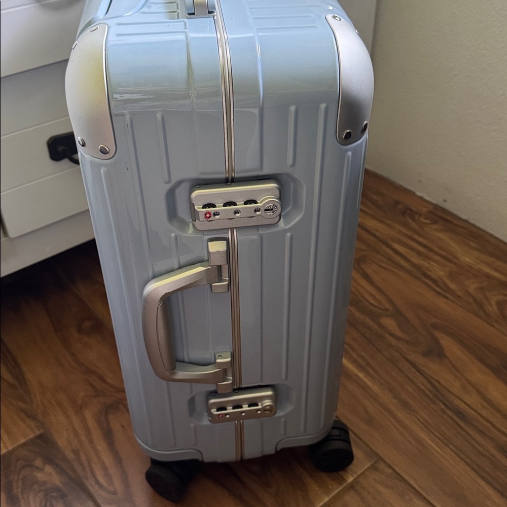 RIMOWA Pale Blue Ribbed Hard-Shell Carry-On - Picture 2 of 4